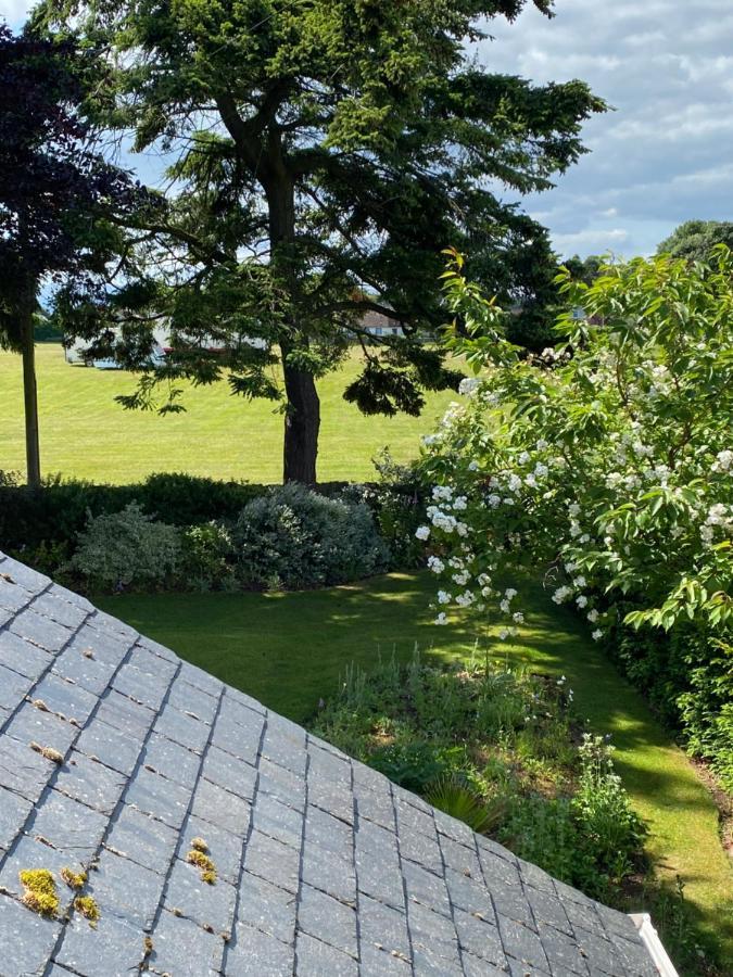 Glen Lyon Lodge Bed And Breakfast ネアン エクステリア 写真