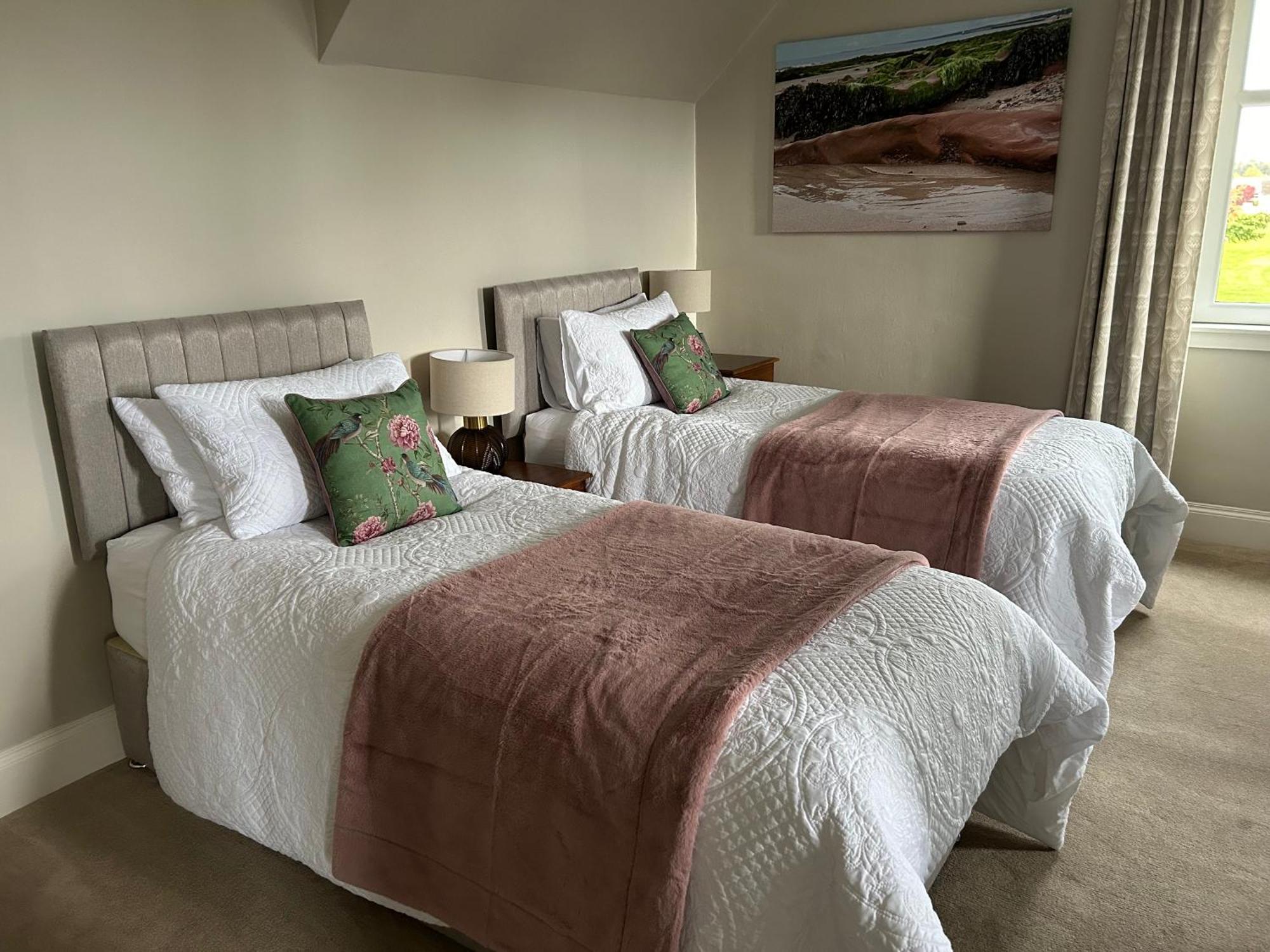 Glen Lyon Lodge Bed And Breakfast ネアン エクステリア 写真